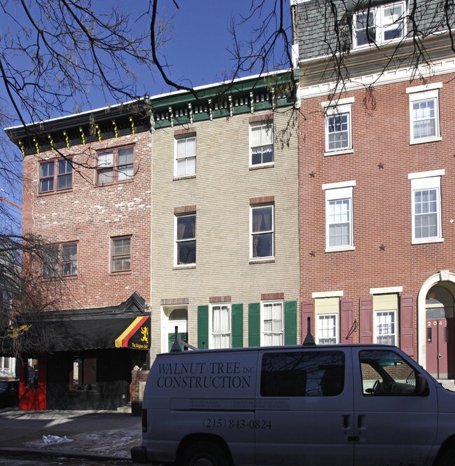 2045 Green St in Philadelphia, PA - Foto de edificio - Building Photo