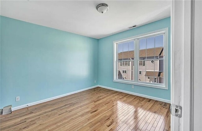 800 Seaview Ave in Bridgeport, CT - Building Photo - Building Photo