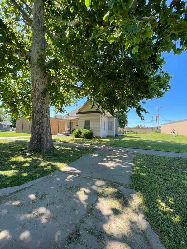 property at 907 W Oklahoma Ave