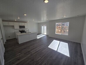 3342 E Dungeon Dr in Washington, UT - Building Photo - Building Photo