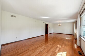 455 W Sickle St in Kennett Square, PA - Building Photo - Building Photo