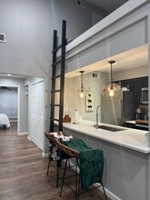 7525 Holly Hill Dr in Dallas, TX - Building Photo - Building Photo