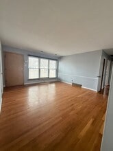 875 Flora Ln in Florissant, MO - Building Photo - Building Photo