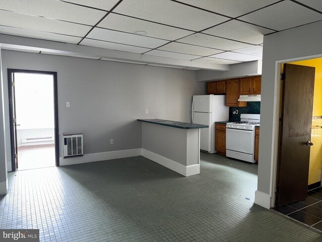 property at 2213 W Tioga St