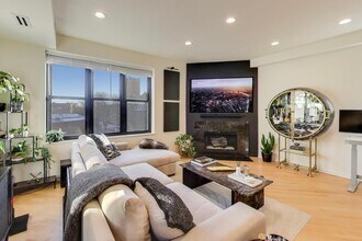 2869 W Palmer St in Chicago, IL - Building Photo - Building Photo