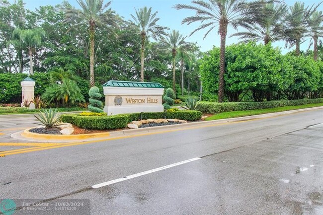 2481 Eagle Run Dr in Weston, FL - Building Photo - Building Photo