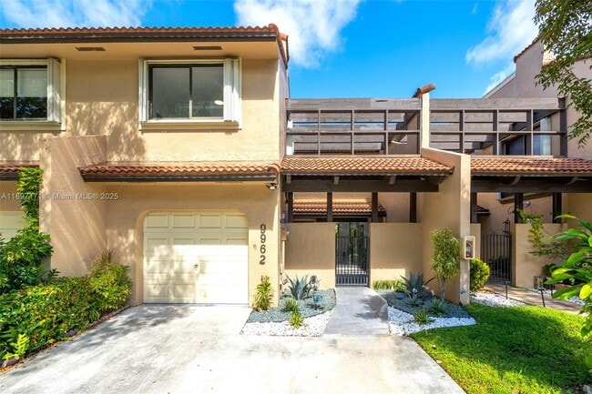 9962 Costa Del Sol Blvd in Doral, FL - Building Photo - Building Photo