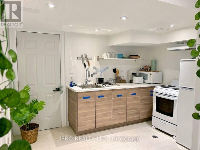 13 Adair Rd in Toronto, ON - Building Photo - Building Photo