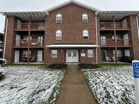 1150 Tollis Pkwy, Unit 315 in Broadview Heights, OH - Building Photo