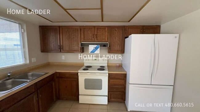 3213 E Hartford Ave in Phoenix, AZ - Building Photo - Building Photo