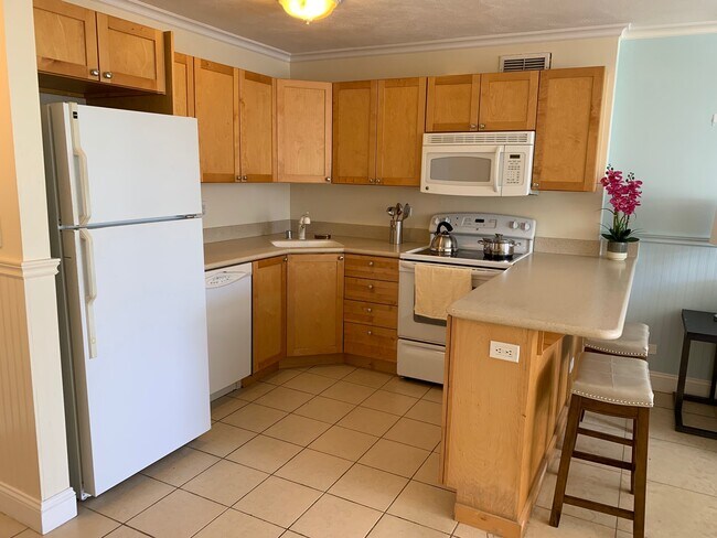 430 Kaiolu St, Unit 806 in Honolulu, HI - Foto de edificio - Building Photo