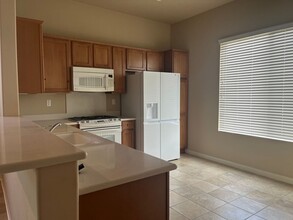 19416 Crystal Springs Ln in Apple Valley, CA - Building Photo - Building Photo