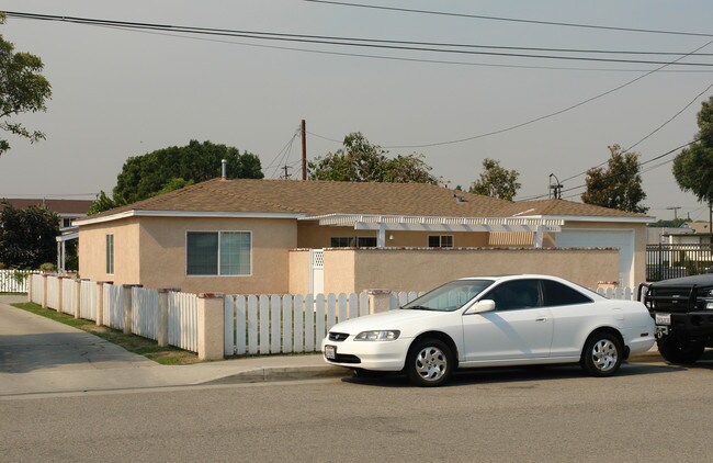 14311-14315 Locust St in Westminster, CA - Building Photo - Building Photo