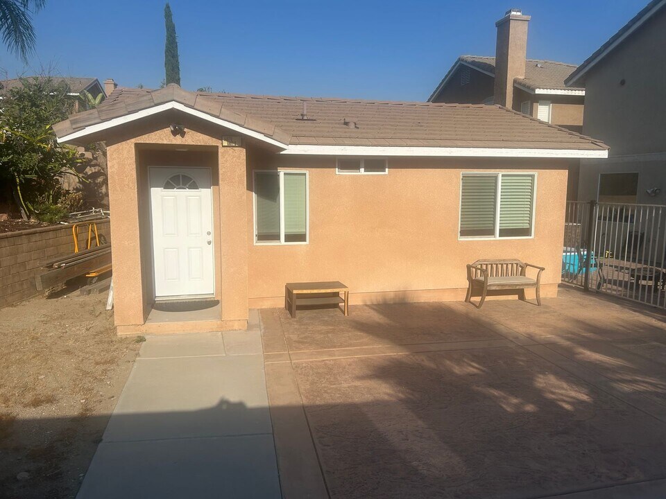 14676 Saddlepeak Dr in Fontana, CA - Building Photo