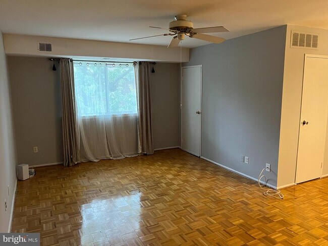 9921 Bustleton Ave in Philadelphia, PA - Building Photo - Building Photo