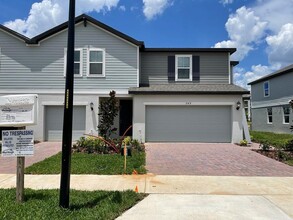 749 Legacy Dr in Davenport, FL - Foto de edificio - Building Photo