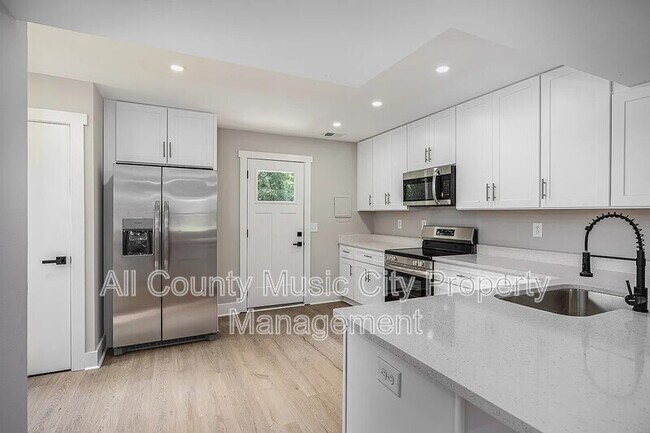 property at 1907 S Lyle Ln
