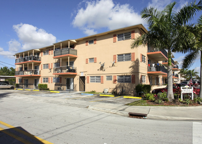 Gold King I Apartments in North Miami, FL - Building Photo - Building Photo