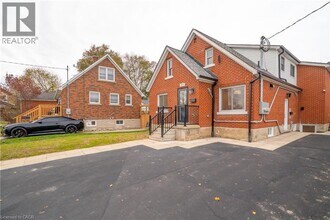 22 Ash St in Kitchener, ON - Building Photo - Building Photo