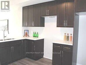 720 Grey St in Brantford, ON - Building Photo - Building Photo