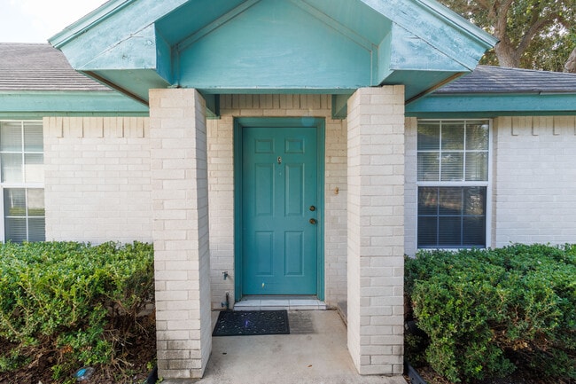 1107 Stonehaven Blvd