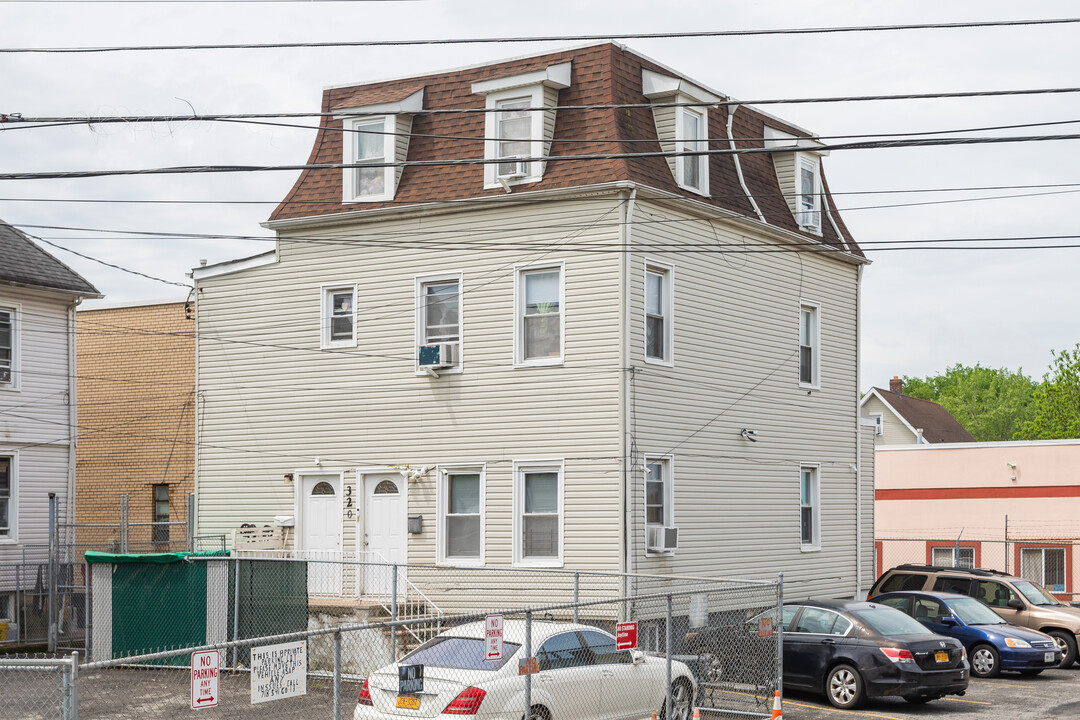 318 Clove Rd in Staten Island, NY - Foto de edificio