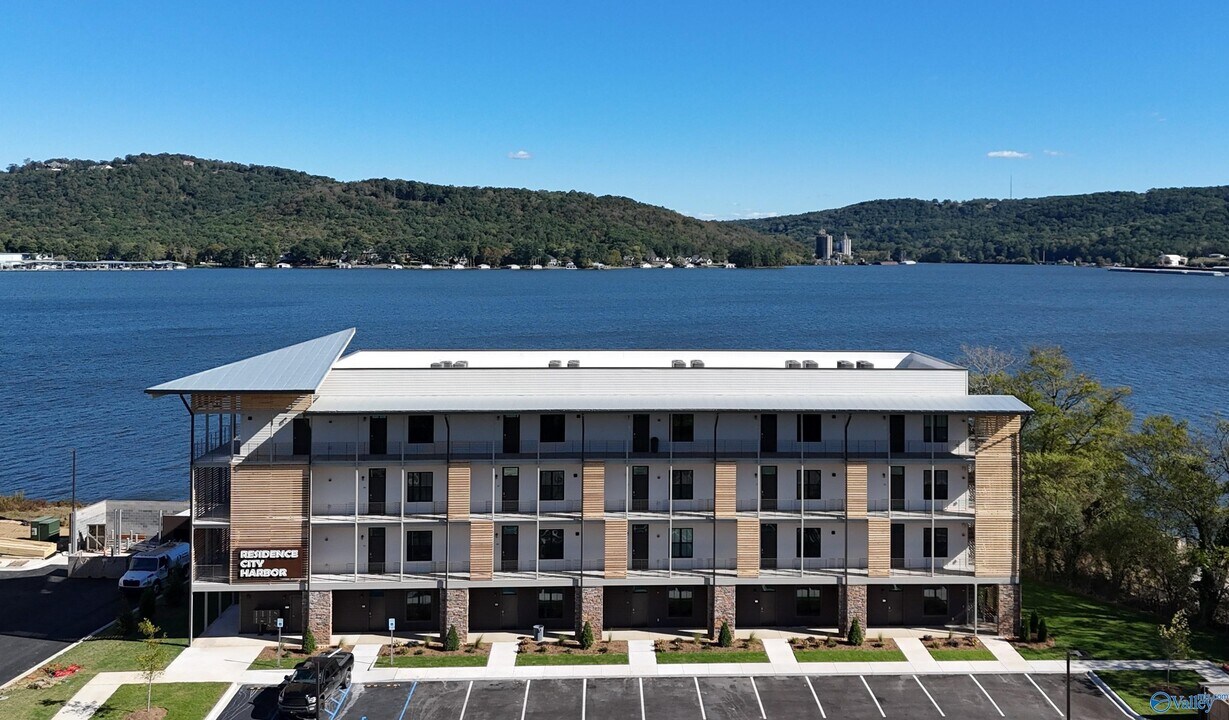 2699-2101 Paddle Wheel Dr in Guntersville, AL - Building Photo
