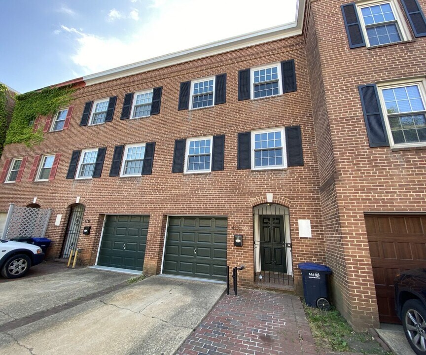 412 4th St SE, Unit Lower in Washington, DC - Building Photo