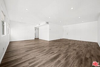 136 S Palm Dr in Beverly Hills, CA - Building Photo - Building Photo