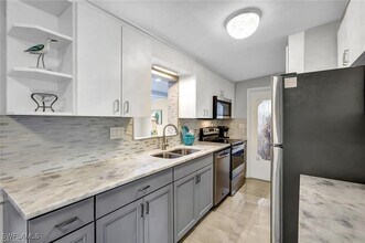 2047 Harbor Ln in Naples, FL - Building Photo - Building Photo