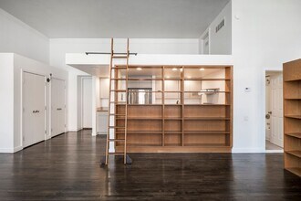 2043 Random Rd in Cleveland, OH - Foto de edificio - Building Photo