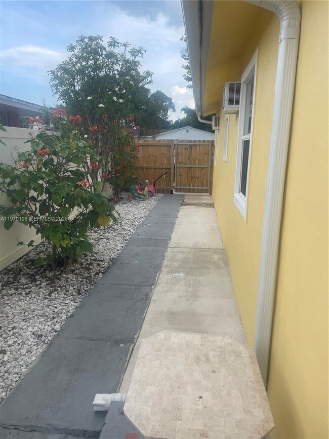 1935 Liberty St in Hollywood, FL - Building Photo - Building Photo