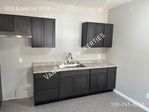 859 Kenmore Blvd in Akron, OH - Building Photo - Building Photo