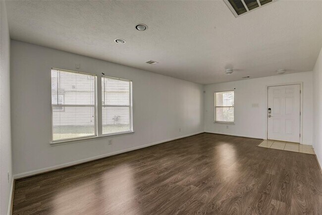 834 Sweet Flower Dr in Houston, TX - Building Photo - Building Photo