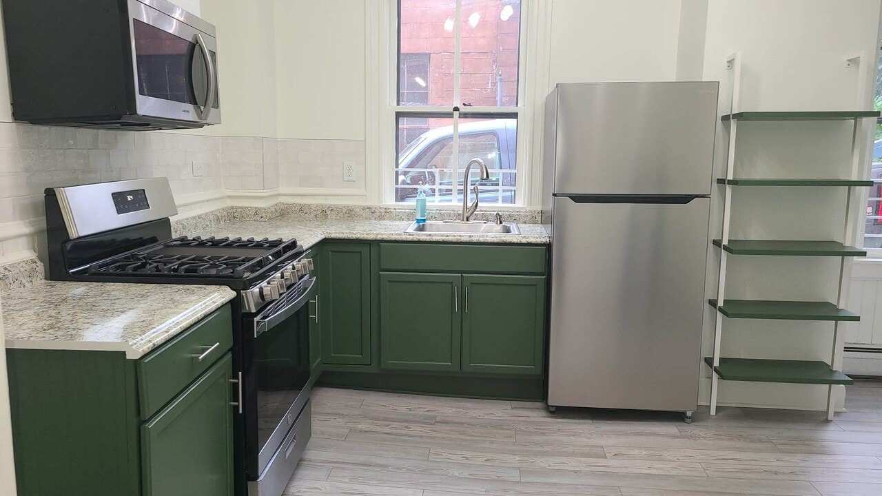 29 N Bridge St, Unit 1 in Poughkeepsie, NY - Foto de edificio