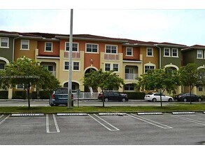 10870 NW 88th Ter, Unit 205 in Miami, FL - Foto de edificio - Building Photo