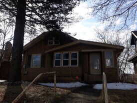 2305 Broadway in Rockford, IL - Building Photo