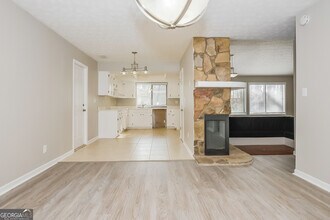 749 Post Rd Ln in Stone Mountain, GA - Building Photo - Building Photo