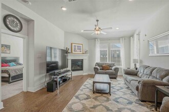 9336 Loggerhead Wy in Fort Worth, TX - Foto de edificio - Building Photo