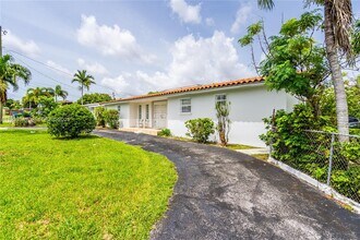 1090 NW 24th Ct in Miami, FL - Building Photo - Building Photo
