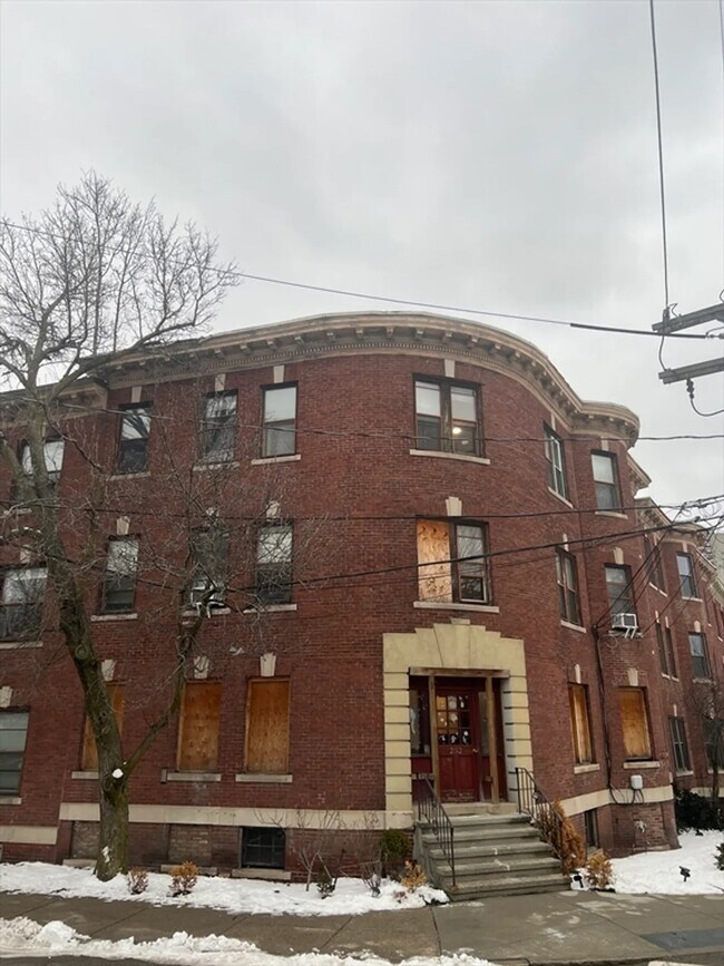 252 Aspinwall Ave