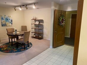 129 Acacia Cir, Unit 102 in Indian Head Park, IL - Building Photo - Building Photo