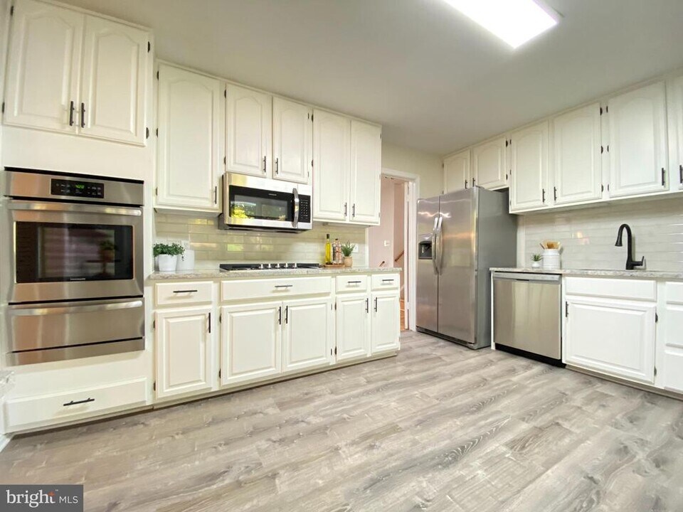 11509 Parkedge Dr in Rockville, MD - Building Photo