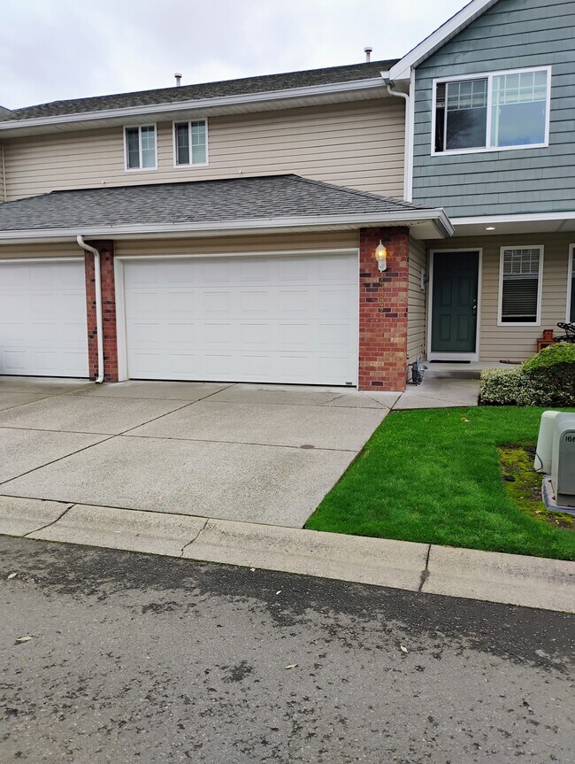 13922 NE 7th Ct, Unit Bacara Townhouse in Vancouver, WA - Foto de edificio - Building Photo