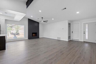 5113 Loyola Ln in Austin, TX - Building Photo - Building Photo