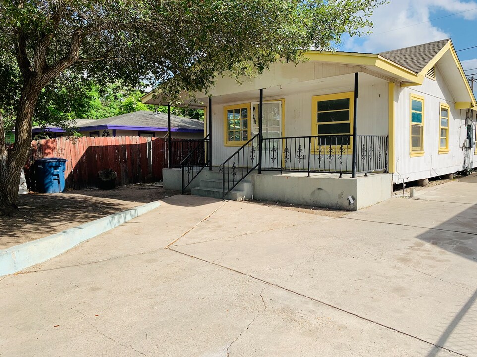 2621 Tarlton St in Corpus Christi, TX - Foto de edificio