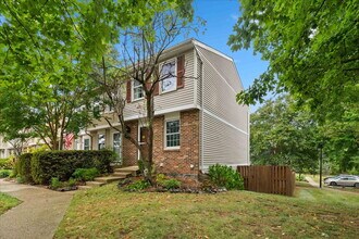 12110 Purple Sage Ct in Reston, VA - Building Photo - Building Photo