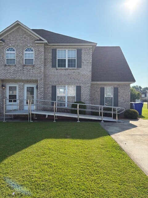 320 S Square Dr in Winterville, NC - Building Photo