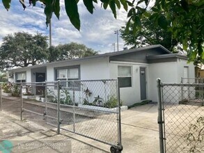 889 NW 16th Ave in Fort Lauderdale, FL - Building Photo - Building Photo