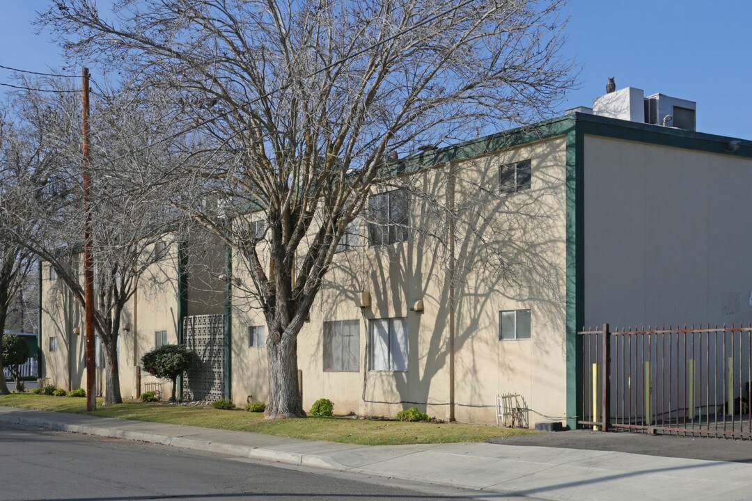# Illinois 918 in Los Banos, CA - Foto de edificio